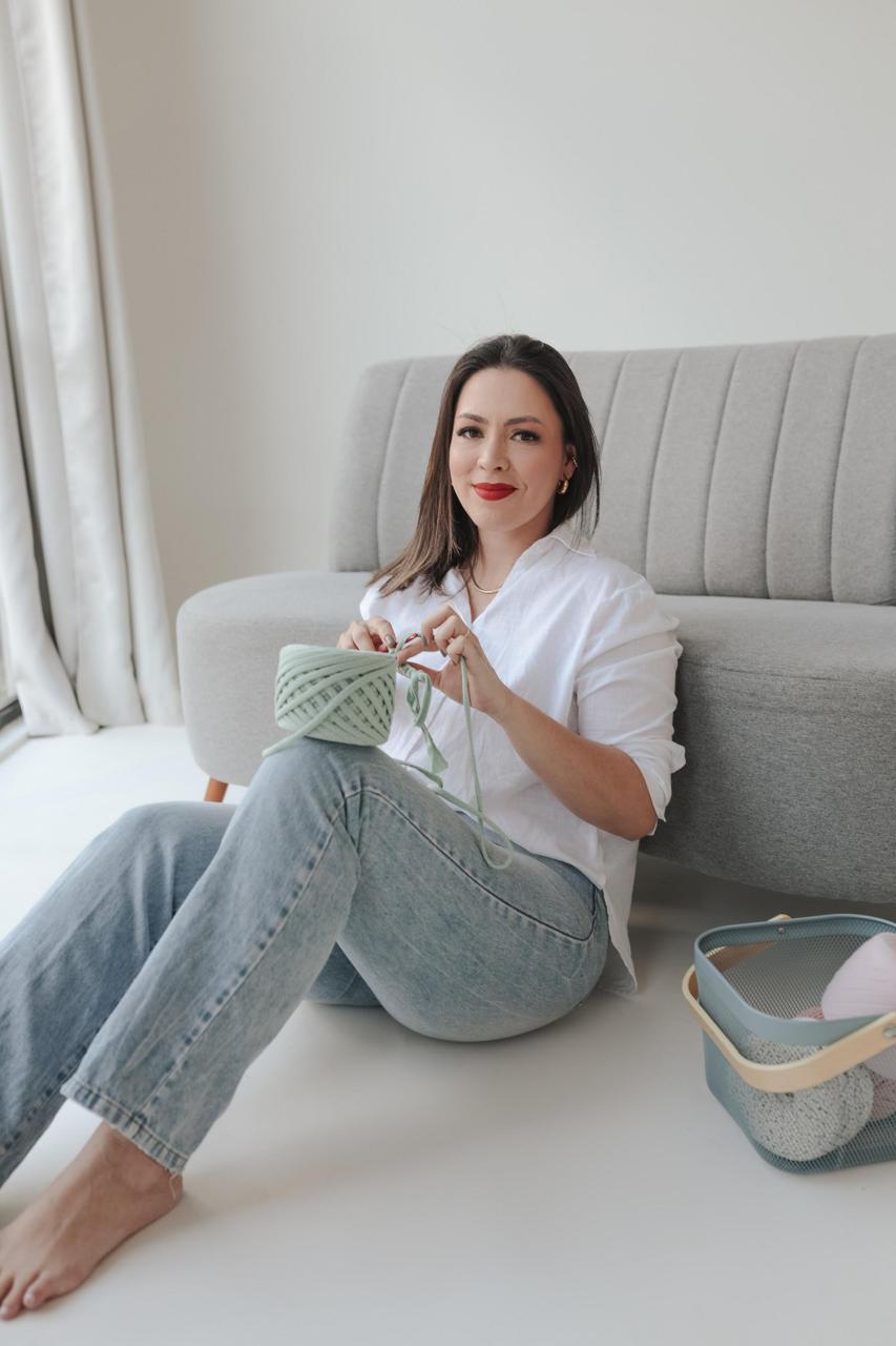 Hellen Santana, artesã e professora de crochê